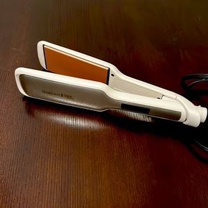 Shine therapy hair straightener!